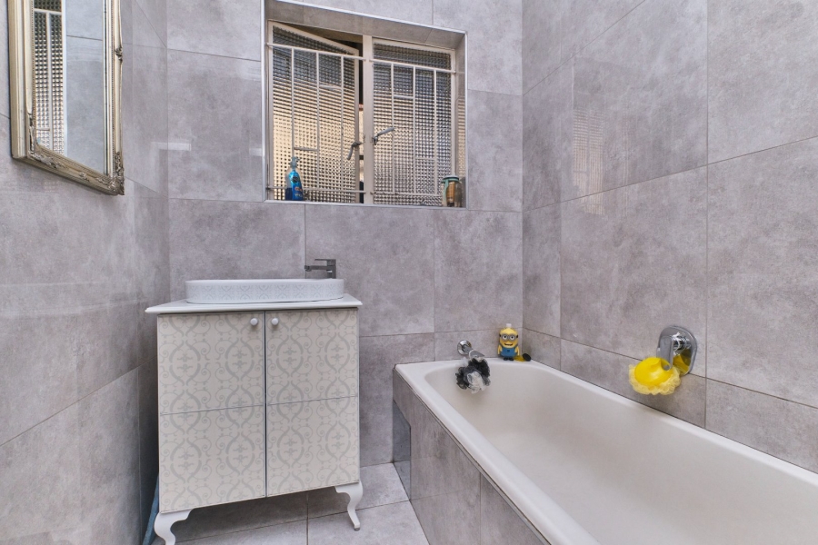 6 Bedroom Property for Sale in Floracliffe Gauteng
