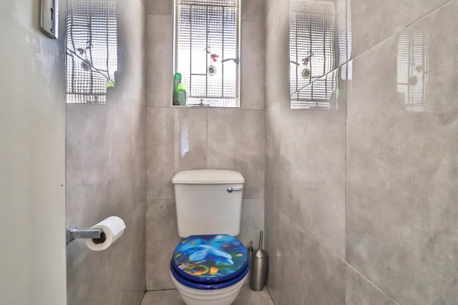 6 Bedroom Property for Sale in Floracliffe Gauteng
