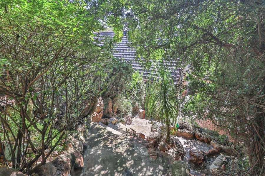 6 Bedroom Property for Sale in Floracliffe Gauteng