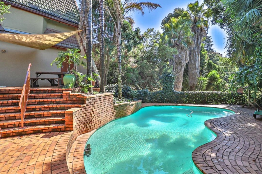 6 Bedroom Property for Sale in Floracliffe Gauteng