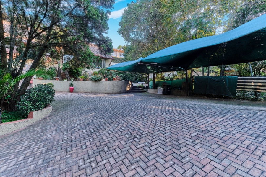 6 Bedroom Property for Sale in Floracliffe Gauteng