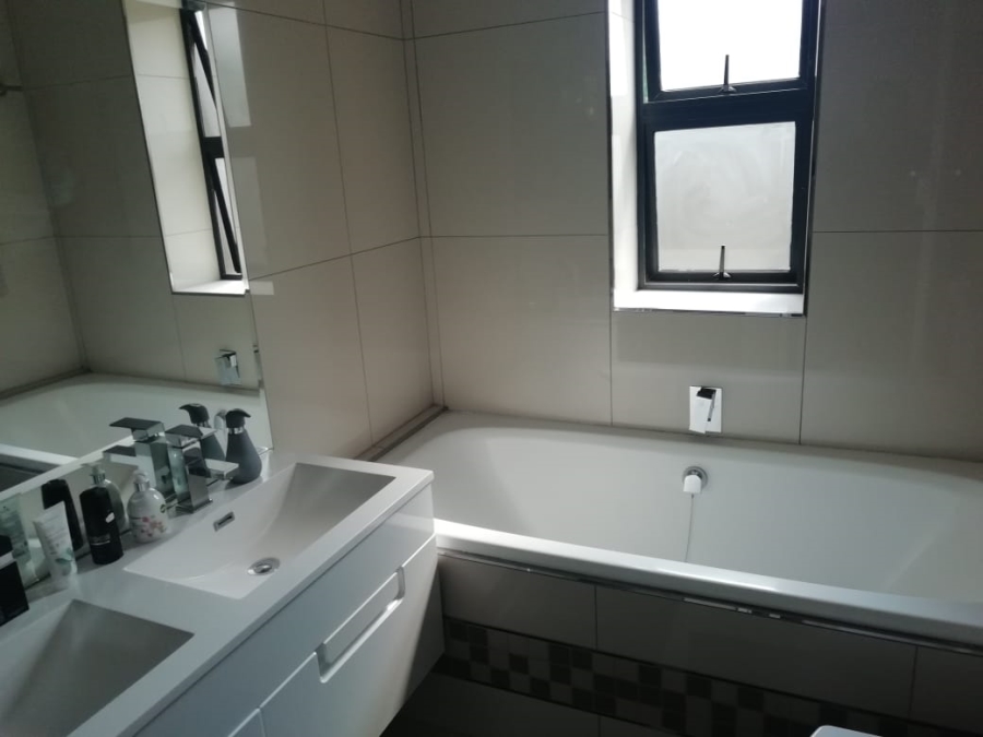 To Let 2 Bedroom Property for Rent in Sandown Gauteng