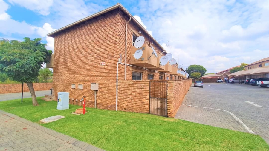 To Let  Bedroom Property for Rent in Highveld Gauteng