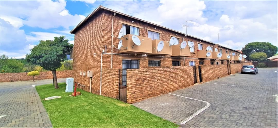 To Let  Bedroom Property for Rent in Highveld Gauteng