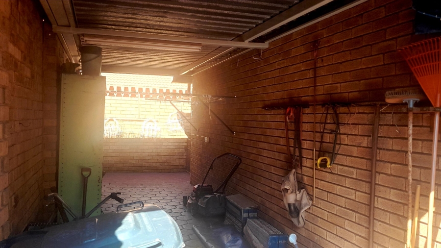 3 Bedroom Property for Sale in Wierda Park Gauteng