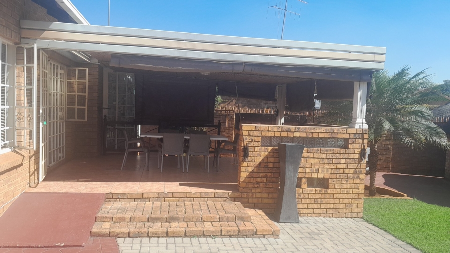3 Bedroom Property for Sale in Wierda Park Gauteng