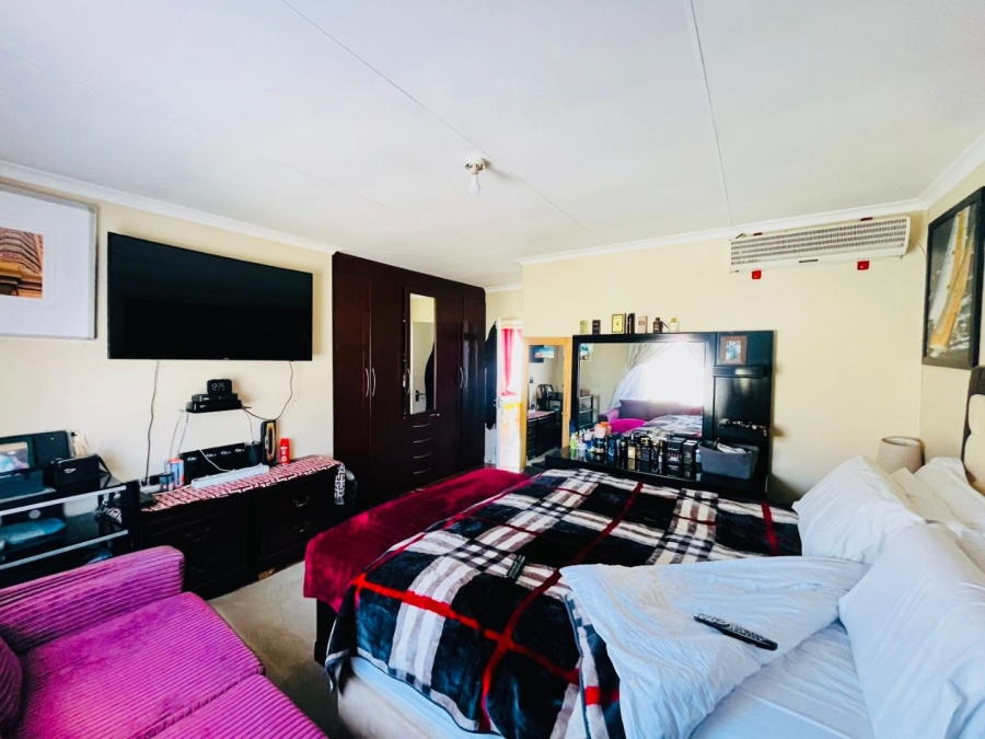4 Bedroom Property for Sale in Cosmo City Gauteng