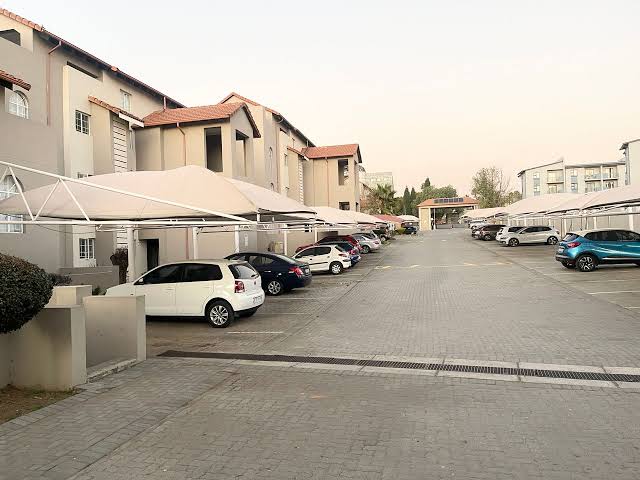 To Let 2 Bedroom Property for Rent in Noordwyk Gauteng