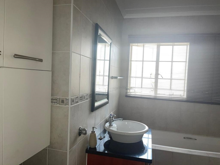 To Let 2 Bedroom Property for Rent in Noordwyk Gauteng