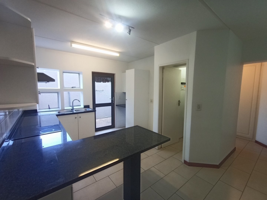 To Let 2 Bedroom Property for Rent in Atholl Gauteng