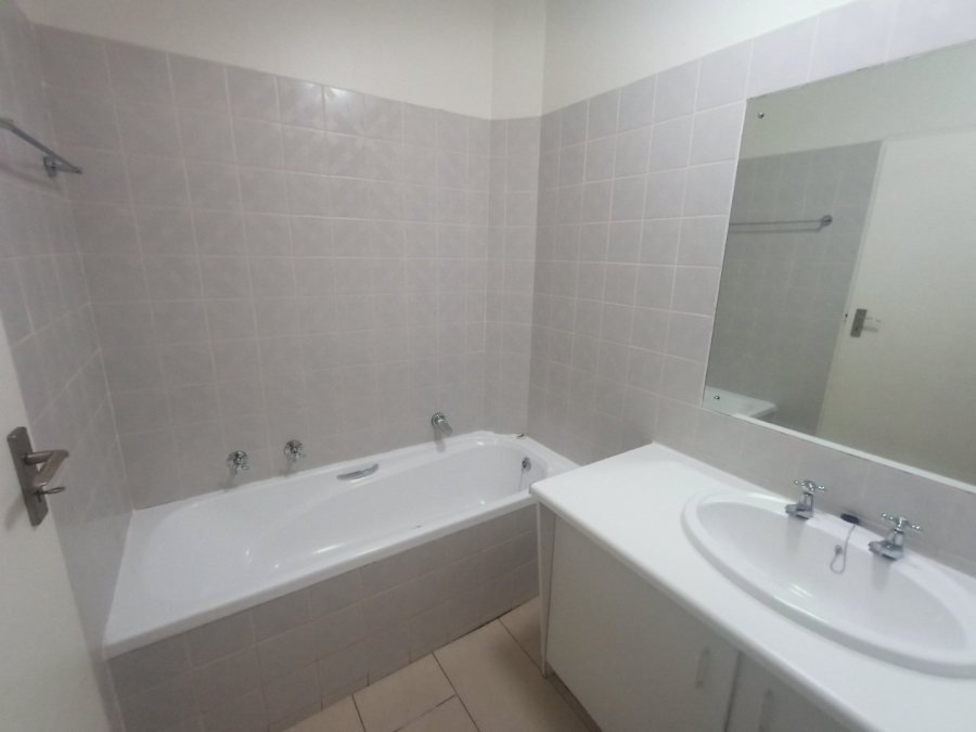 To Let 2 Bedroom Property for Rent in Atholl Gauteng