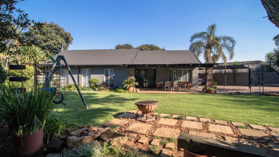 3 Bedroom Property for Sale in Bonaero Park Gauteng