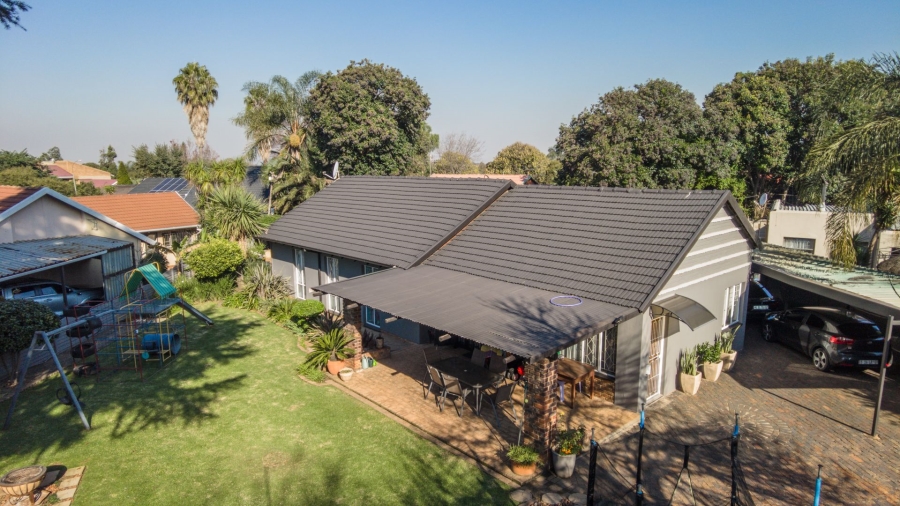 3 Bedroom Property for Sale in Bonaero Park Gauteng