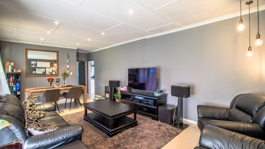 3 Bedroom Property for Sale in Bonaero Park Gauteng