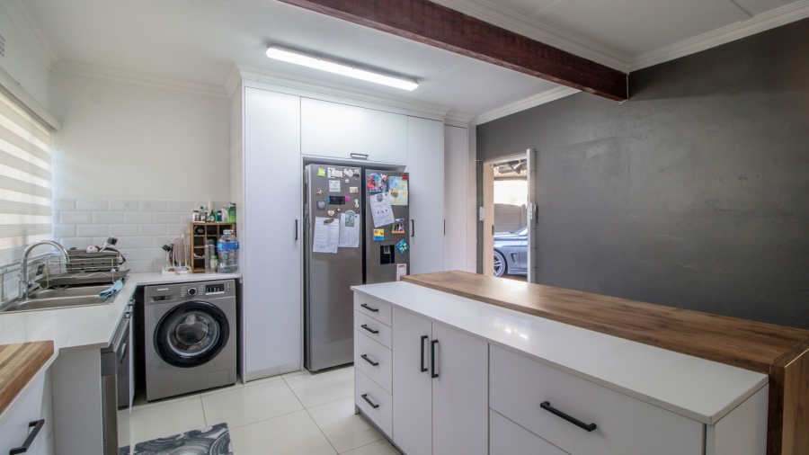 3 Bedroom Property for Sale in Bonaero Park Gauteng