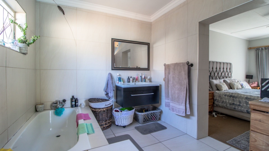 3 Bedroom Property for Sale in Bonaero Park Gauteng