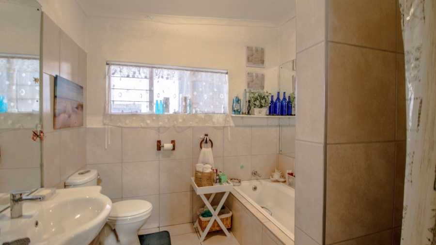 3 Bedroom Property for Sale in Bonaero Park Gauteng