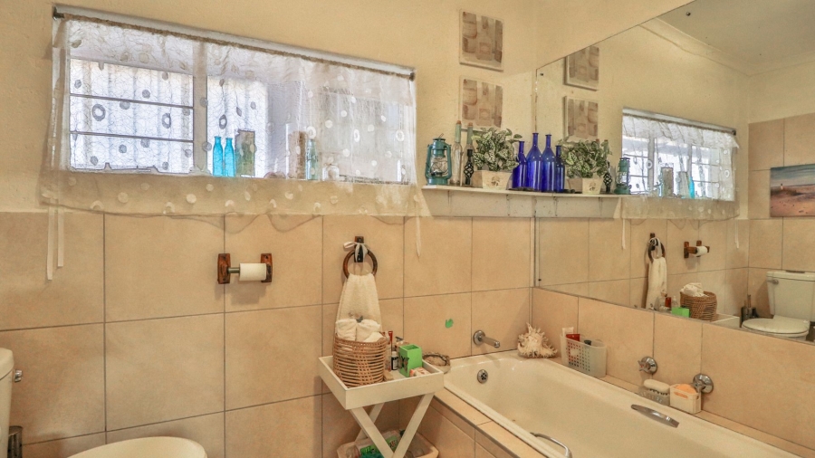 3 Bedroom Property for Sale in Bonaero Park Gauteng