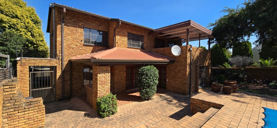 4 Bedroom Property for Sale in Bassonia Gauteng