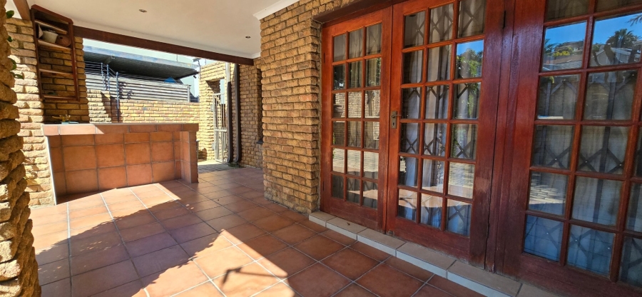 4 Bedroom Property for Sale in Bassonia Gauteng