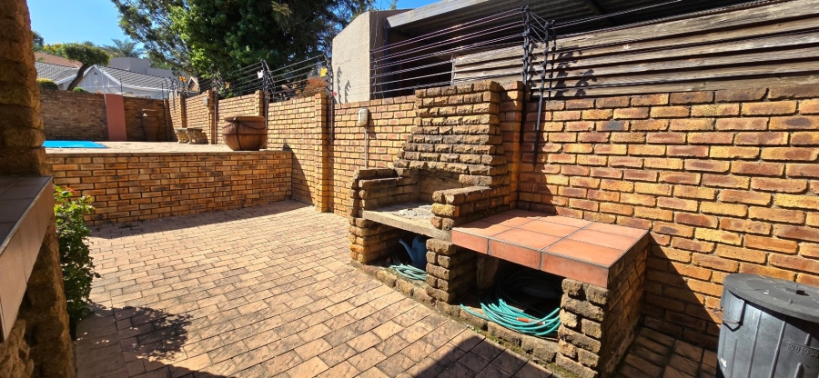 4 Bedroom Property for Sale in Bassonia Gauteng