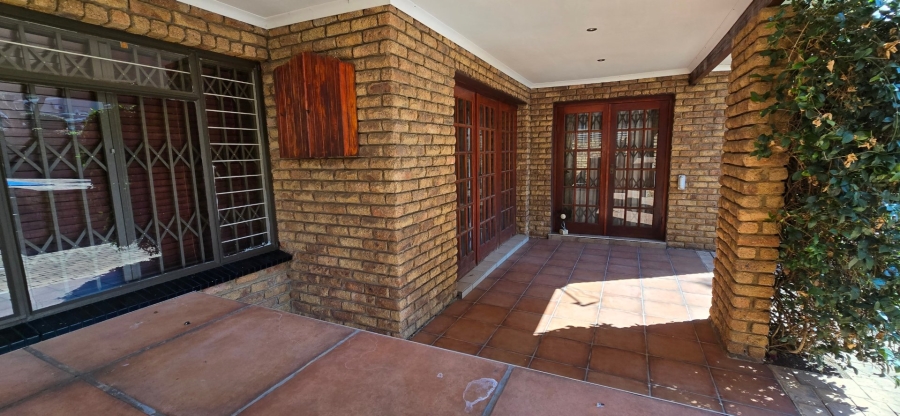 4 Bedroom Property for Sale in Bassonia Gauteng