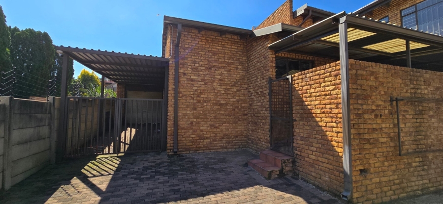 4 Bedroom Property for Sale in Bassonia Gauteng