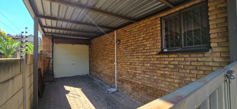 4 Bedroom Property for Sale in Bassonia Gauteng