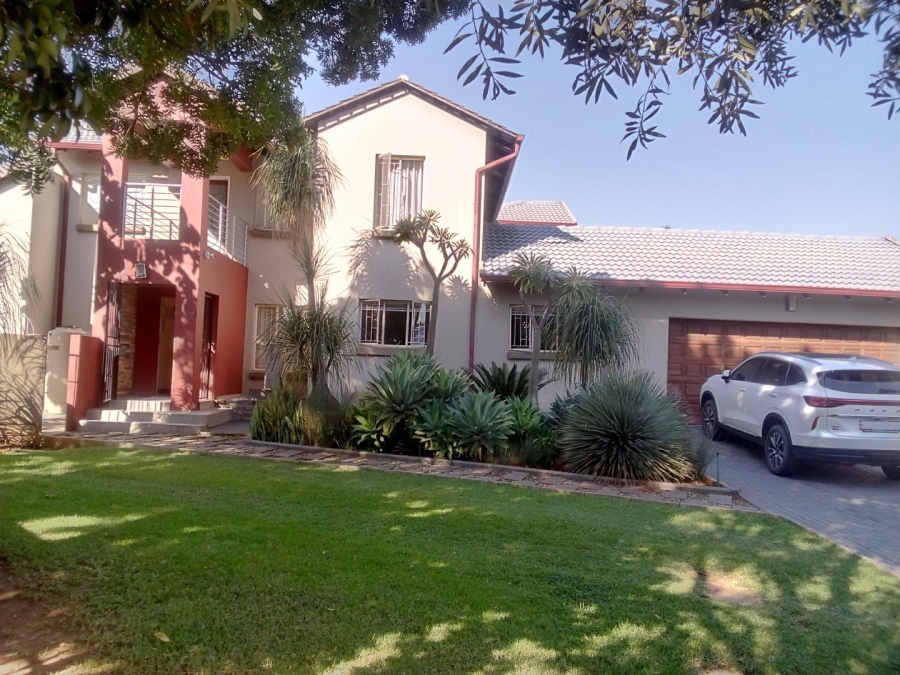 5 Bedroom Property for Sale in Rooihuiskraal North Gauteng