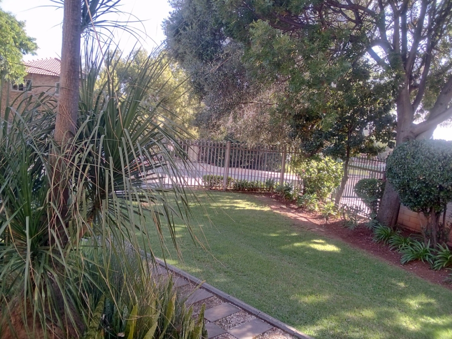 5 Bedroom Property for Sale in Rooihuiskraal North Gauteng