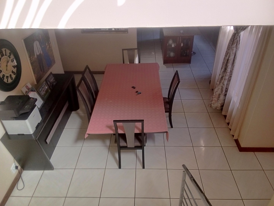 5 Bedroom Property for Sale in Rooihuiskraal North Gauteng