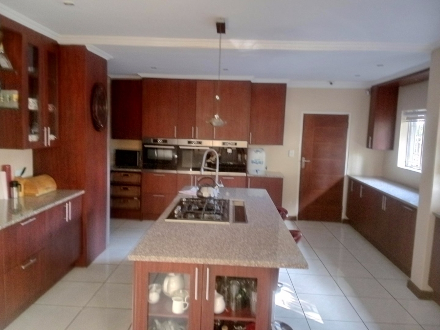 5 Bedroom Property for Sale in Rooihuiskraal North Gauteng