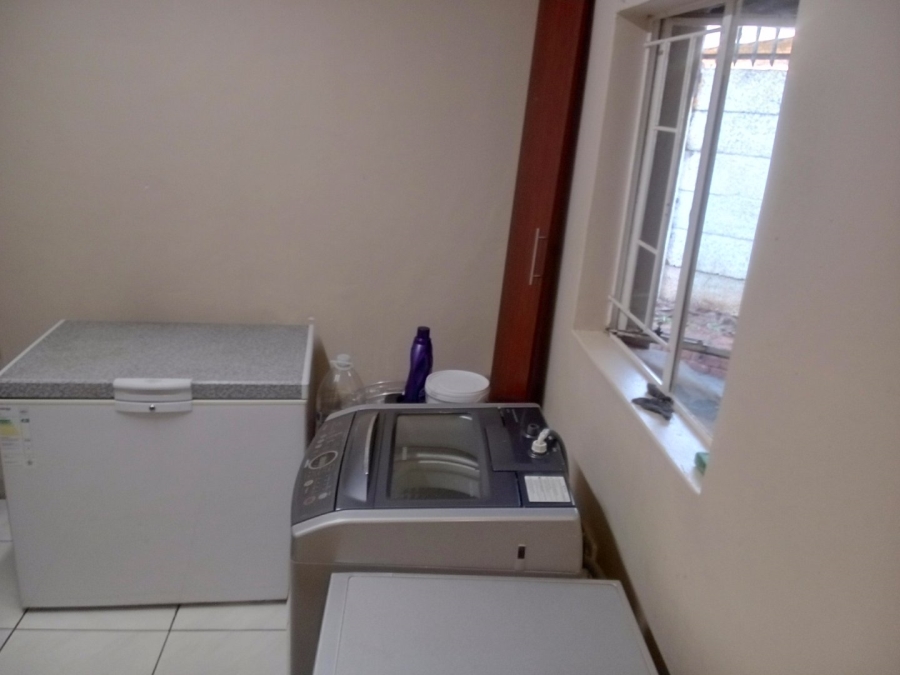 5 Bedroom Property for Sale in Rooihuiskraal North Gauteng