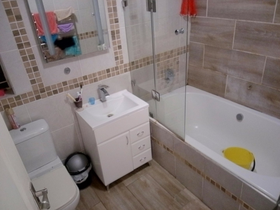 5 Bedroom Property for Sale in Rooihuiskraal North Gauteng