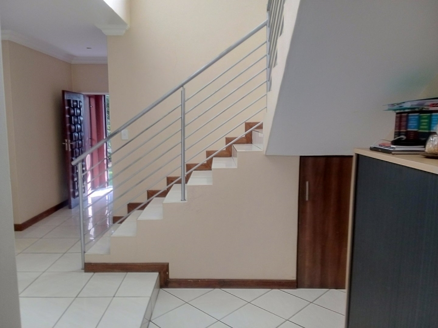 5 Bedroom Property for Sale in Rooihuiskraal North Gauteng