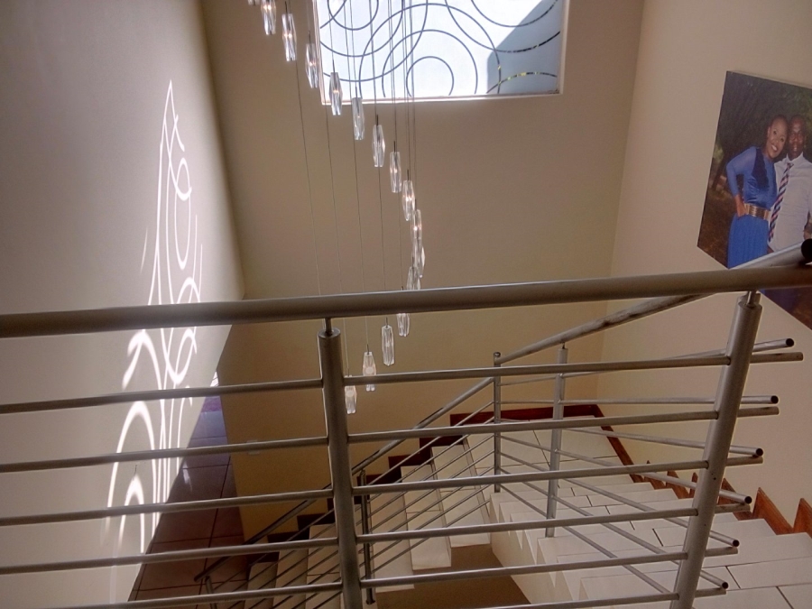 5 Bedroom Property for Sale in Rooihuiskraal North Gauteng