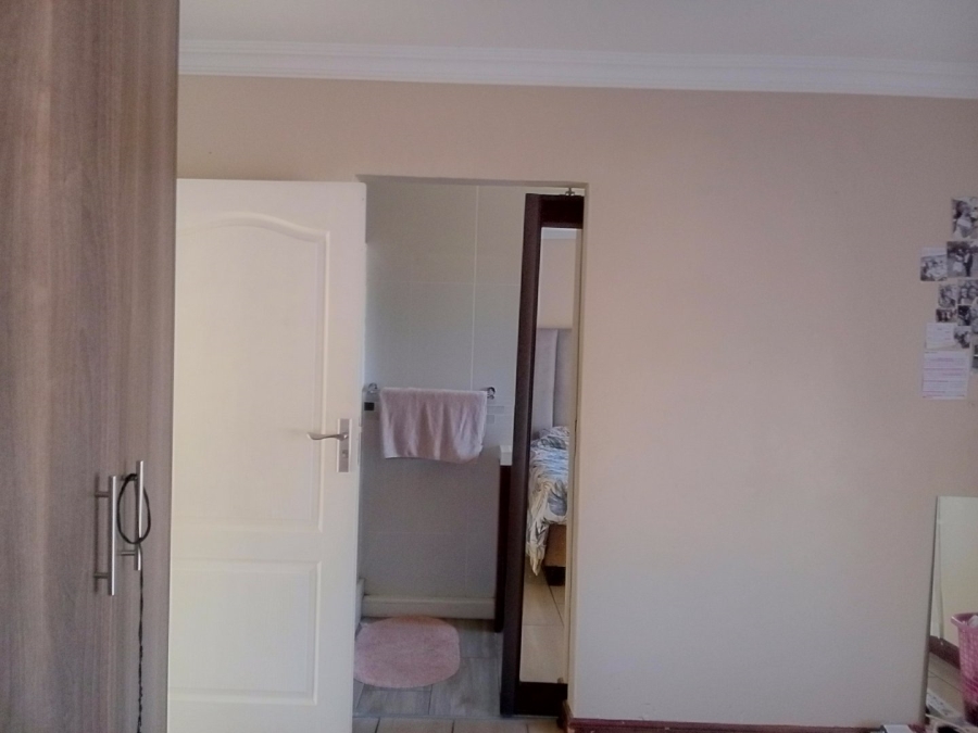 5 Bedroom Property for Sale in Rooihuiskraal North Gauteng