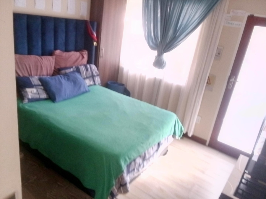 5 Bedroom Property for Sale in Rooihuiskraal North Gauteng