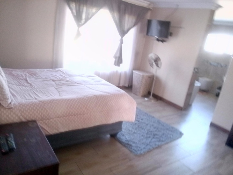 5 Bedroom Property for Sale in Rooihuiskraal North Gauteng