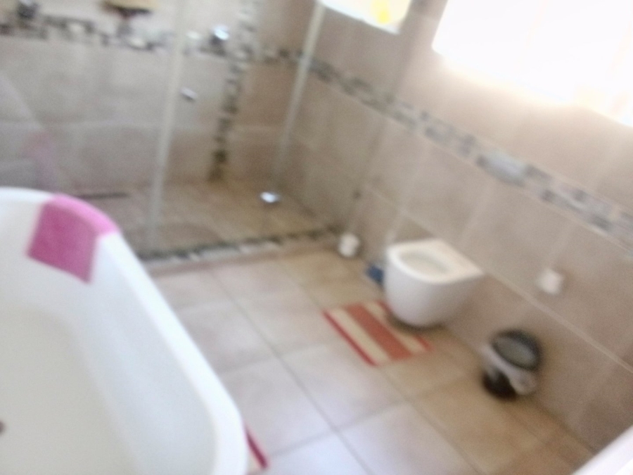 5 Bedroom Property for Sale in Rooihuiskraal North Gauteng
