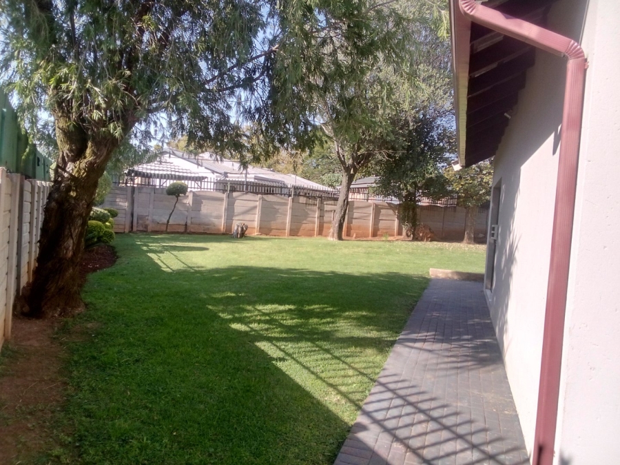 5 Bedroom Property for Sale in Rooihuiskraal North Gauteng
