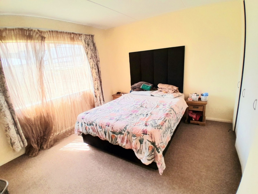 2 Bedroom Property for Sale in Vorna Valley Gauteng