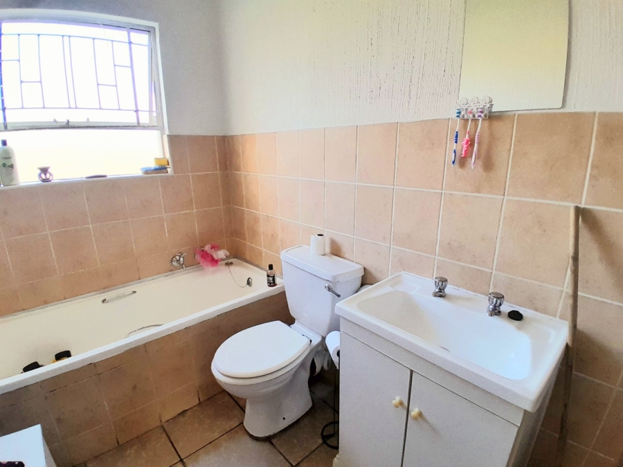 2 Bedroom Property for Sale in Vorna Valley Gauteng