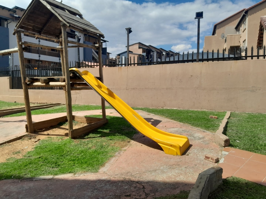 2 Bedroom Property for Sale in Vorna Valley Gauteng