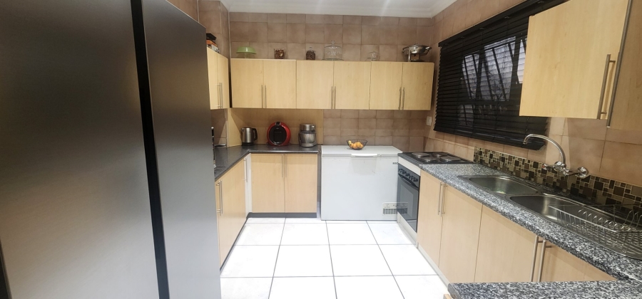 4 Bedroom Property for Sale in Laudium Gauteng