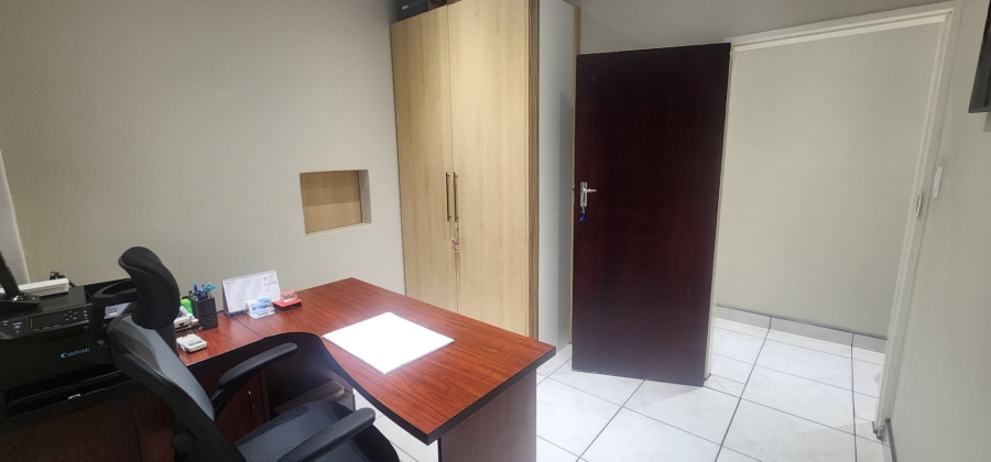 4 Bedroom Property for Sale in Laudium Gauteng