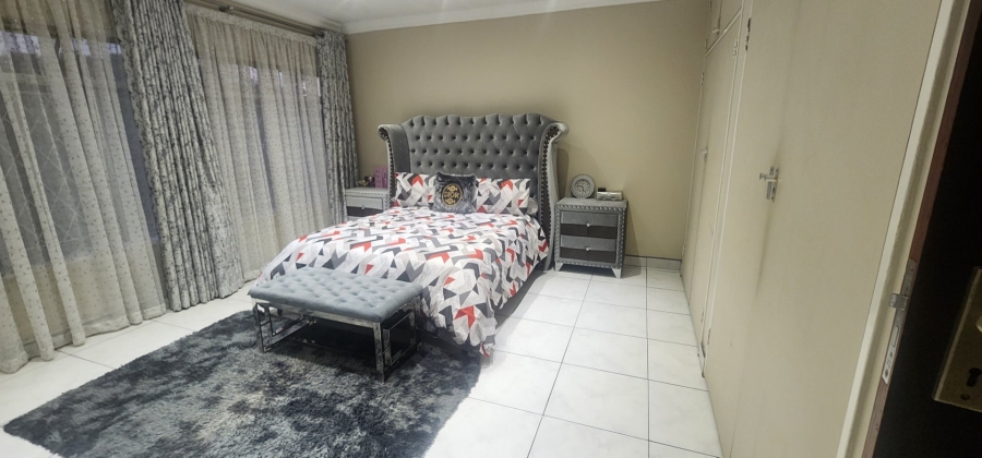 4 Bedroom Property for Sale in Laudium Gauteng