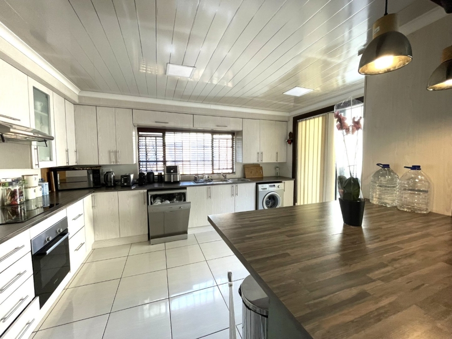 4 Bedroom Property for Sale in Proclamation Hill Gauteng