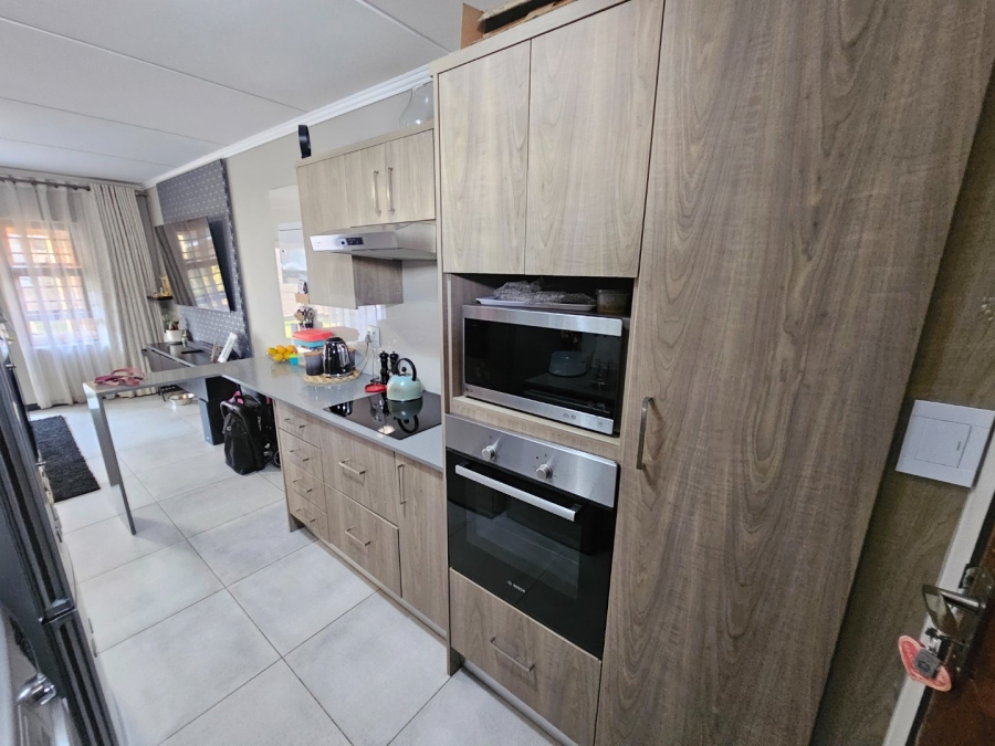 To Let 2 Bedroom Property for Rent in Amberfield Gauteng