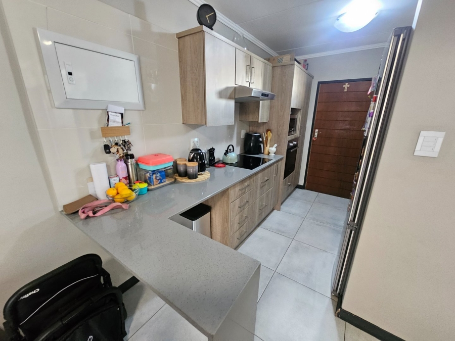 To Let 2 Bedroom Property for Rent in Amberfield Gauteng